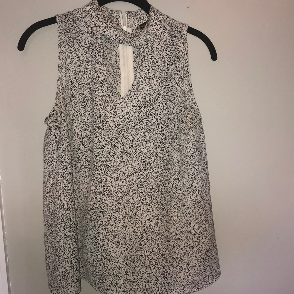 Patterned blouse with neck cut out